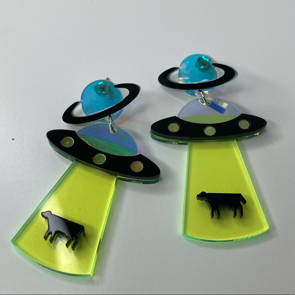beam me up earrings